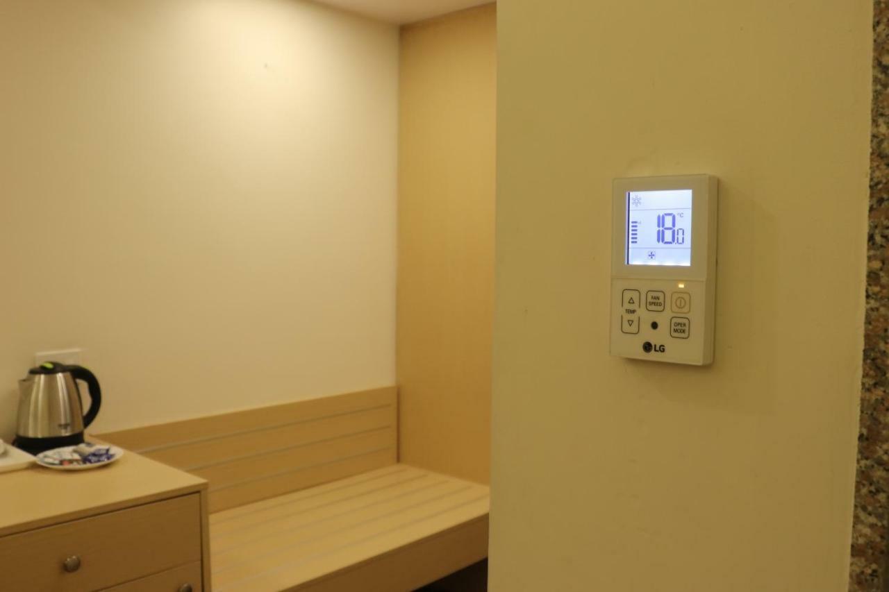 Hotel Le Amor Kota  Extérieur photo